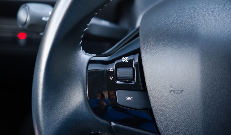 Peugeot 308 full