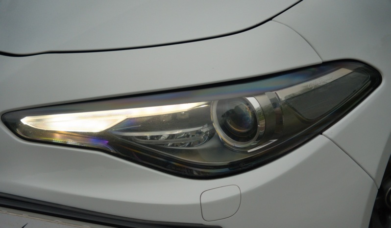Alfa Romeo Giulia full