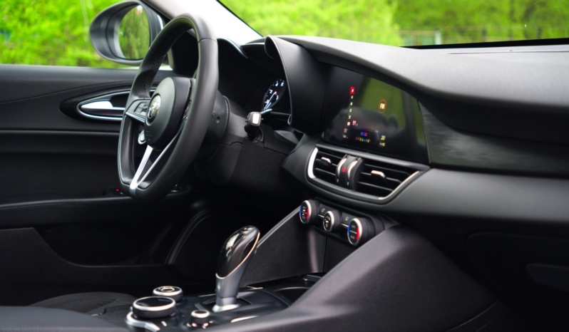 Alfa Romeo Giulia full