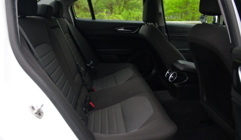 Alfa Romeo Giulia full