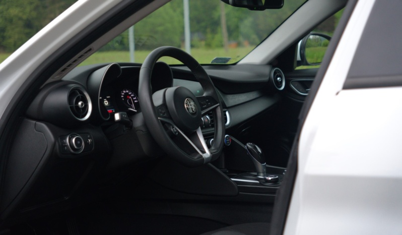 Alfa Romeo Giulia full