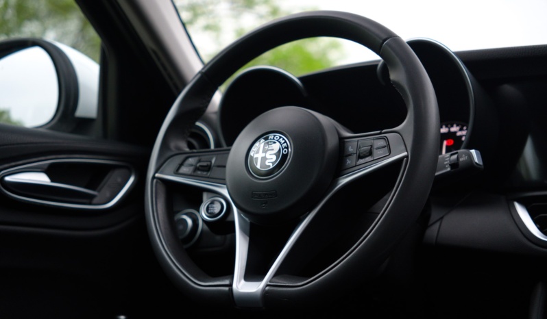 Alfa Romeo Giulia full