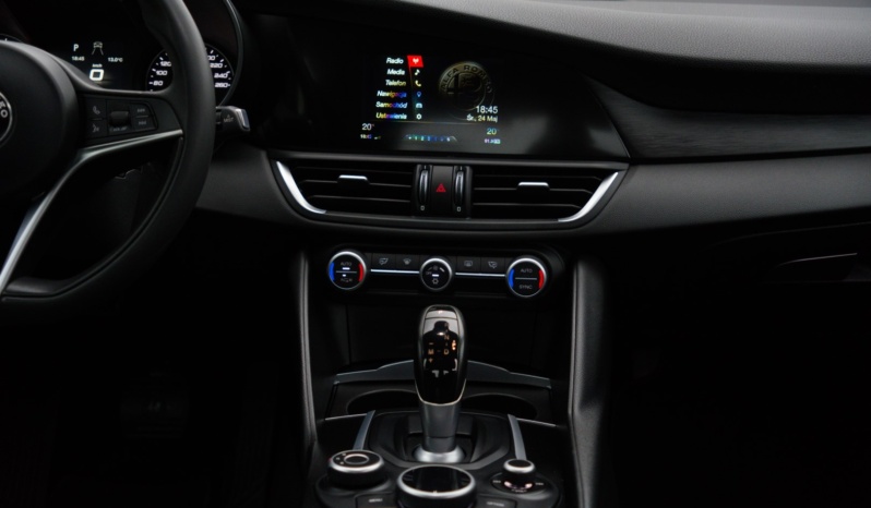 Alfa Romeo Giulia full