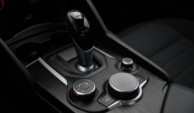 Alfa Romeo Giulia full
