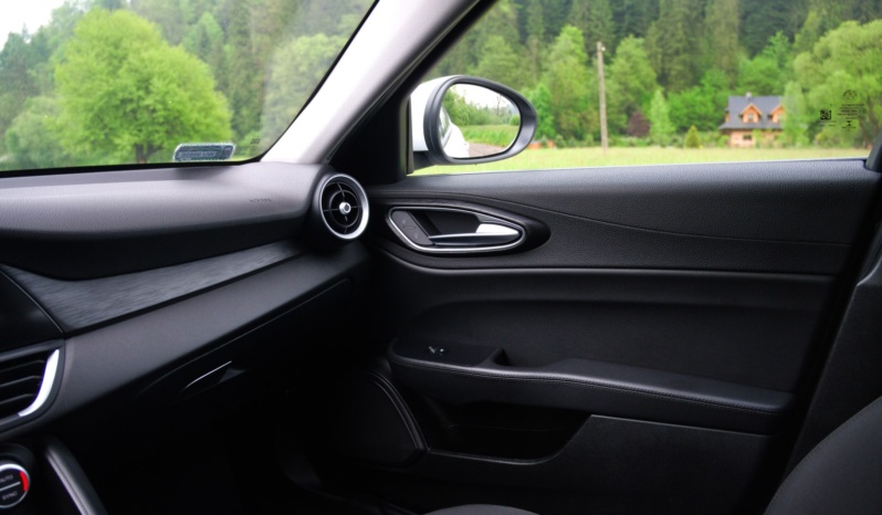 Alfa Romeo Giulia full