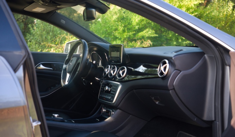 Mercedes CLA full