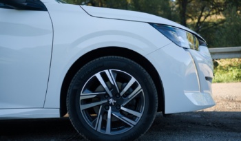 Peugeot 208 full