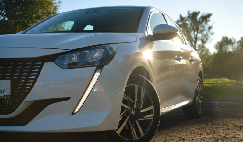 Peugeot 208 full