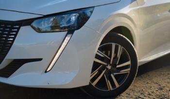 Peugeot 208 full