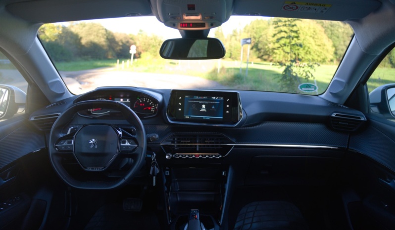 Peugeot 208 full