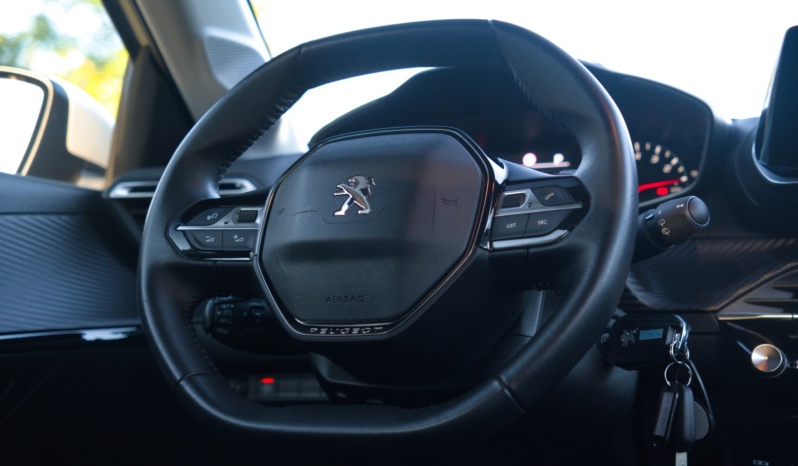 Peugeot 208 full