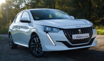 Peugeot 208 full