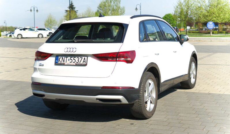 
								Audi Q3 full									