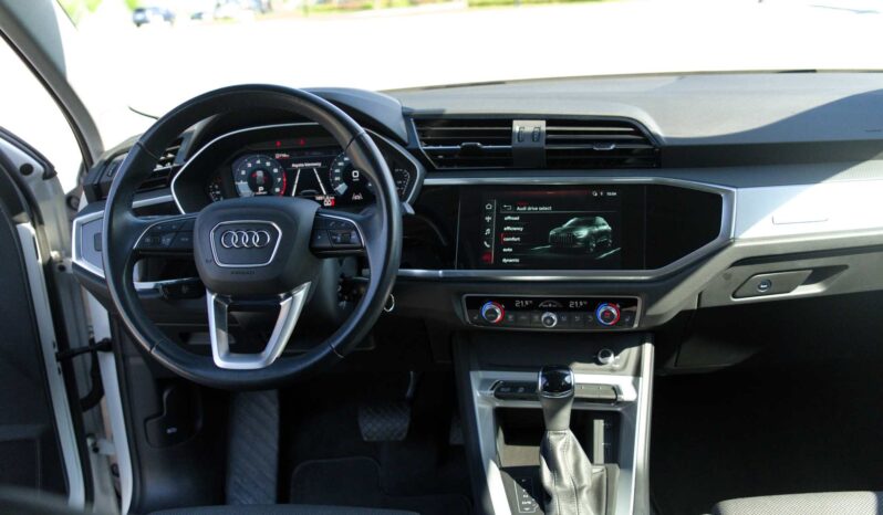 
								Audi Q3 full									