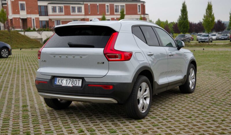
								Volvo XC40 full									