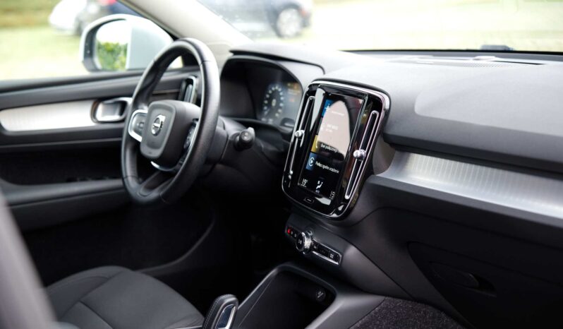 
								Volvo XC40 full									